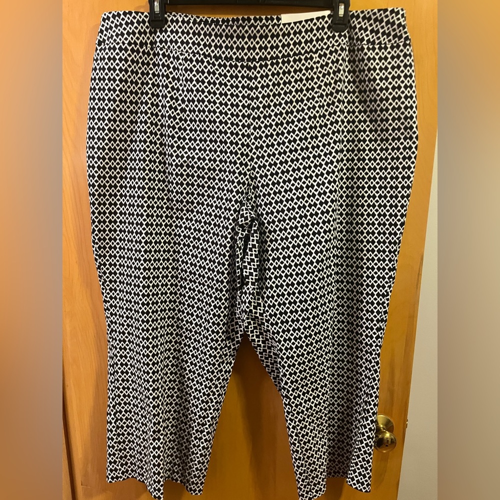 CATO- Size 24, Black and White Patterned, Crop Stretch Pants